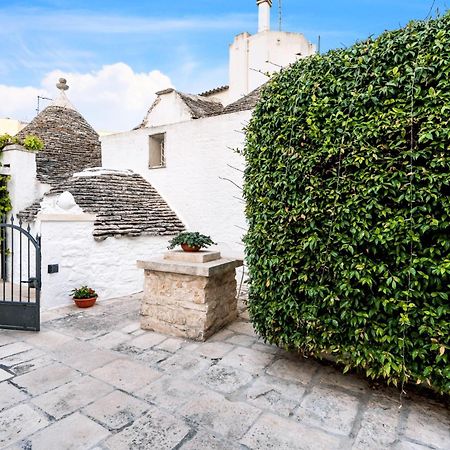 La Mandorla Luxury Trullo Bed & Breakfast Alberobello Exterior photo