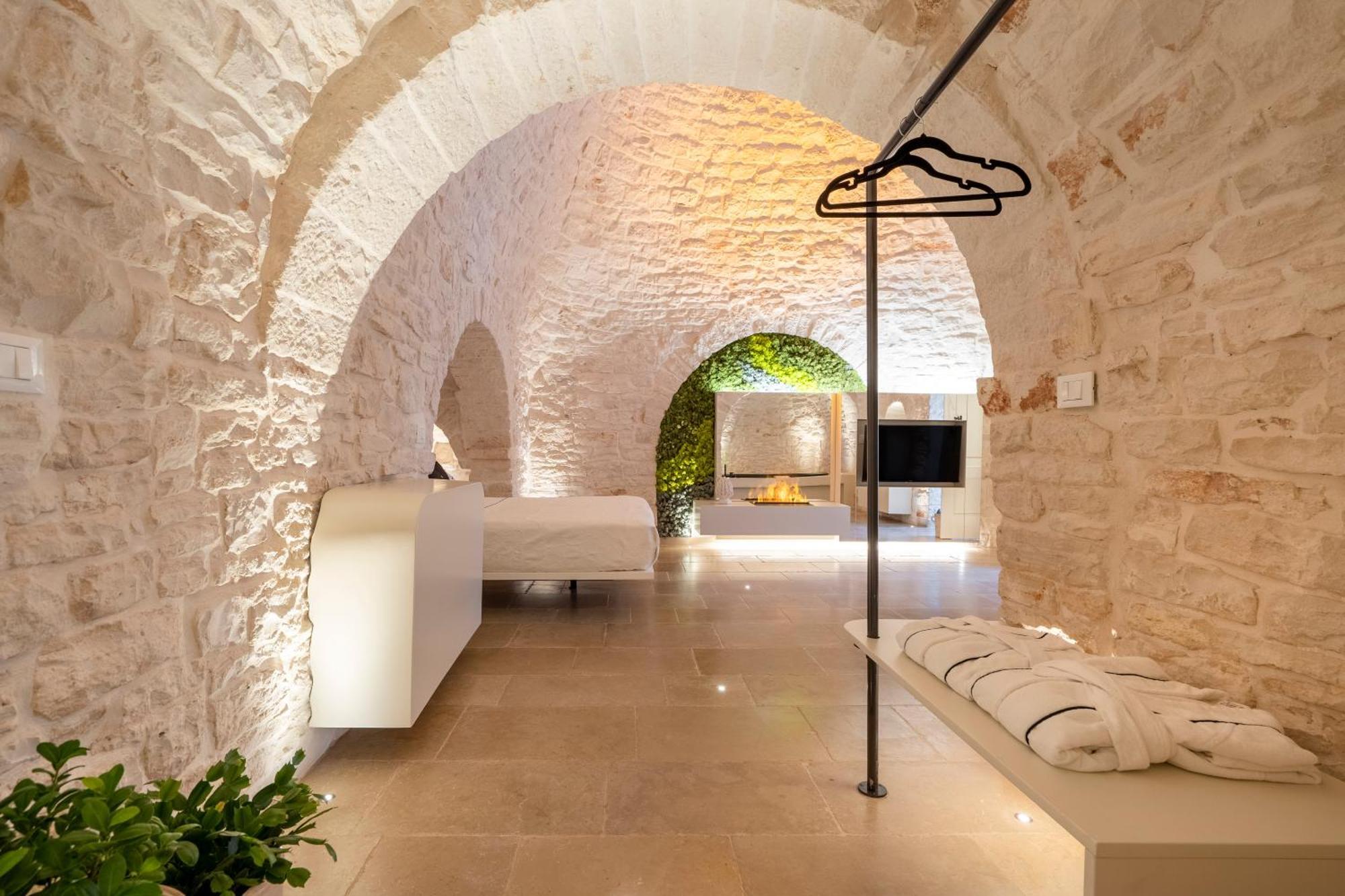 La Mandorla Luxury Trullo Bed & Breakfast Alberobello Exterior photo