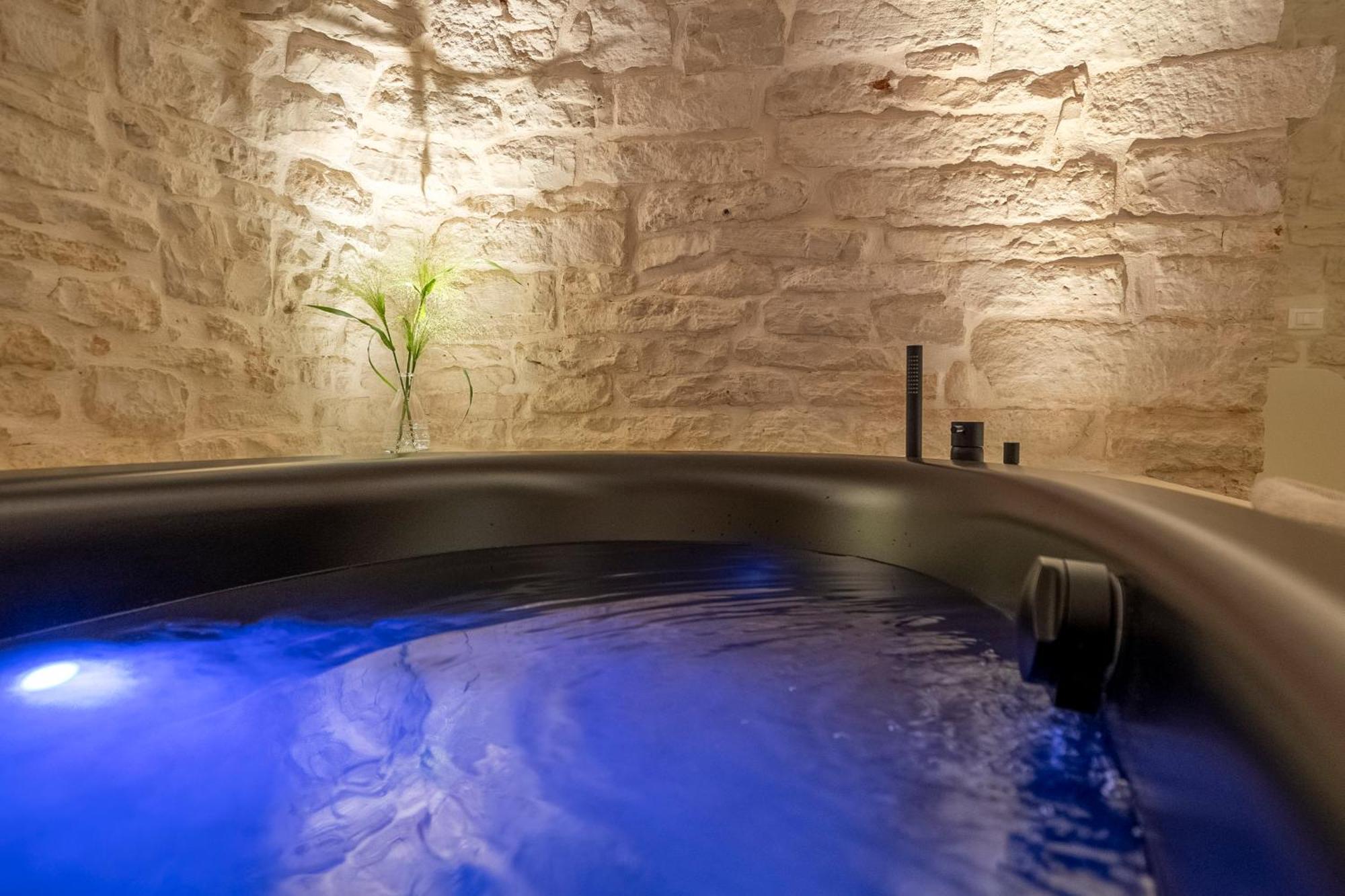 La Mandorla Luxury Trullo Bed & Breakfast Alberobello Exterior photo
