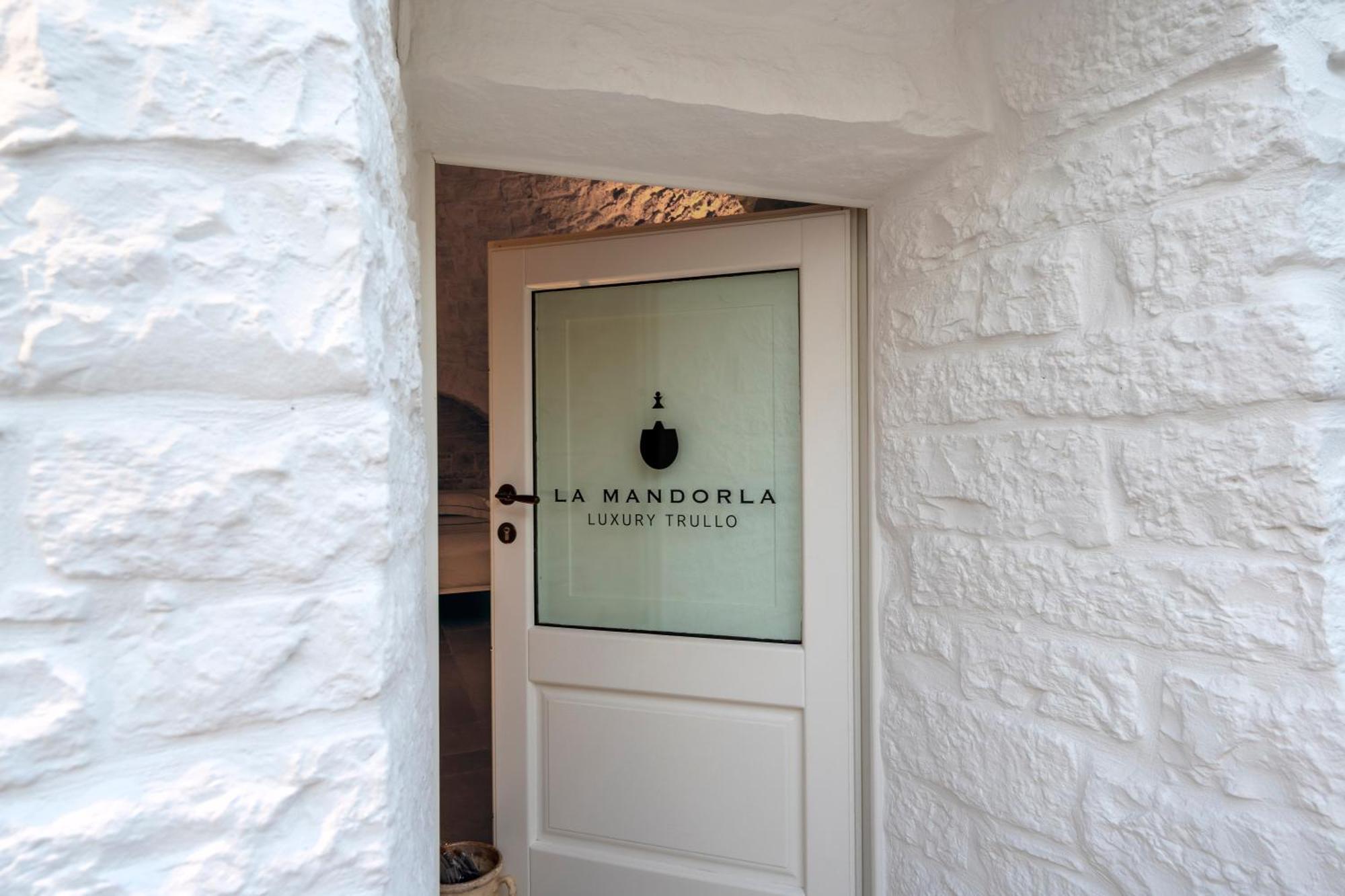 La Mandorla Luxury Trullo Bed & Breakfast Alberobello Exterior photo
