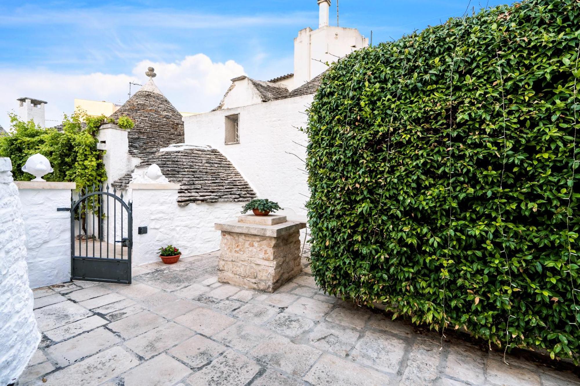 La Mandorla Luxury Trullo Bed & Breakfast Alberobello Exterior photo