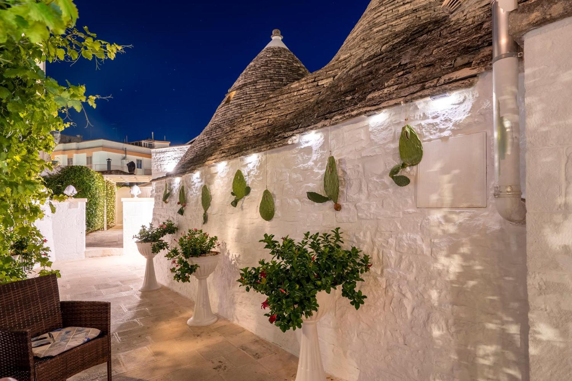 La Mandorla Luxury Trullo Bed & Breakfast Alberobello Exterior photo